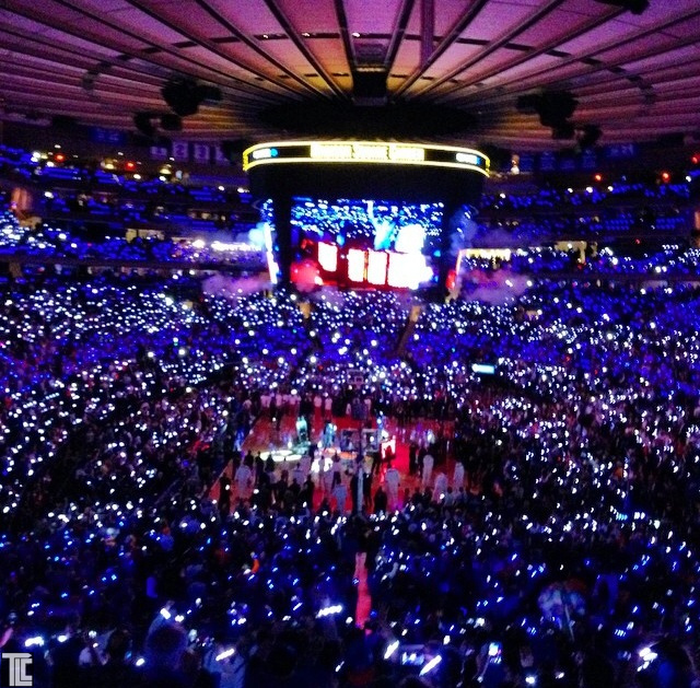 Xylobands light up KNICKS and BLUE MAN GROUP