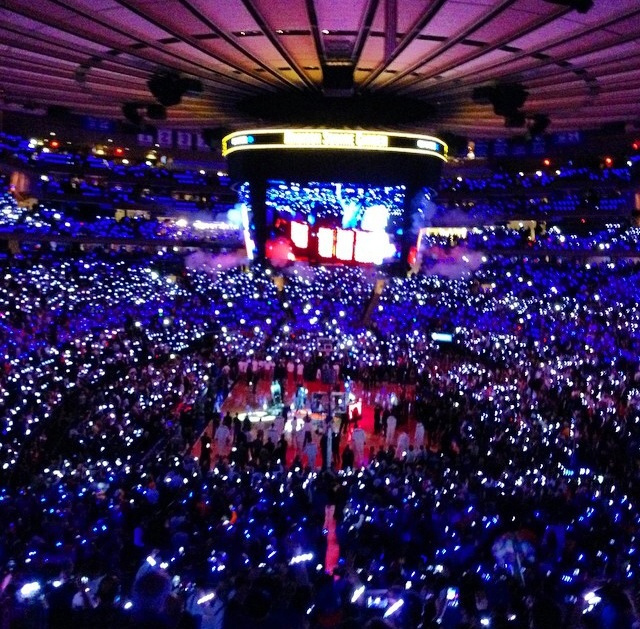 Xylobands light up KNICKS and BLUE MAN GROUP