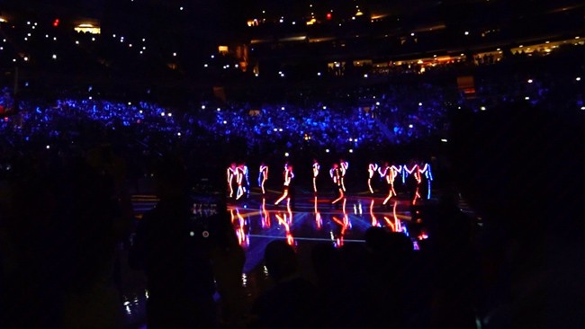 light up LED costumes NY Knicks season opener 2016