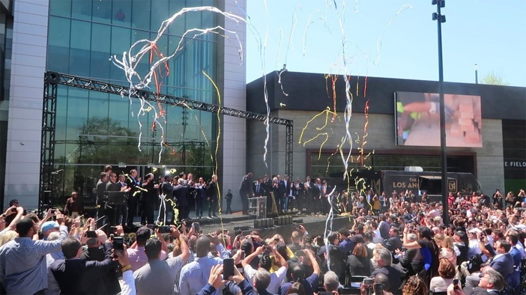 white-sparkle-fountains-los-angeles-stadium-grand-opening